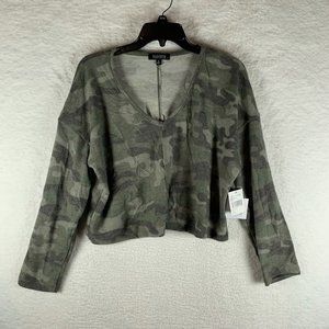 La La Land Top Women's Small Green Camo Pullover V-Neck Long Sleeve‎ Crop 6539